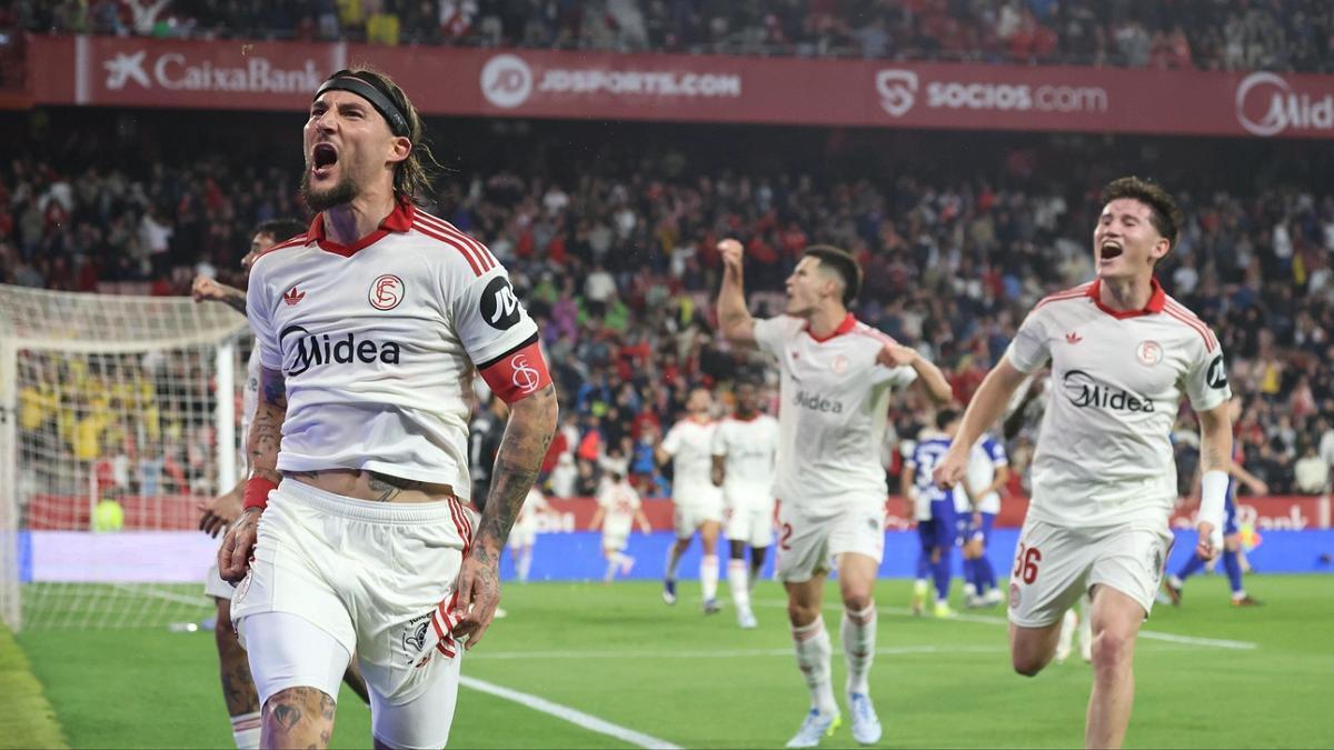 El Sevilla viene de vencer al Atlético de Madrid y mantenerse fuera de la zona de descenso