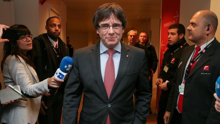 Puigdemont arriba al centre de convencions on va seguir el recompte, anit.