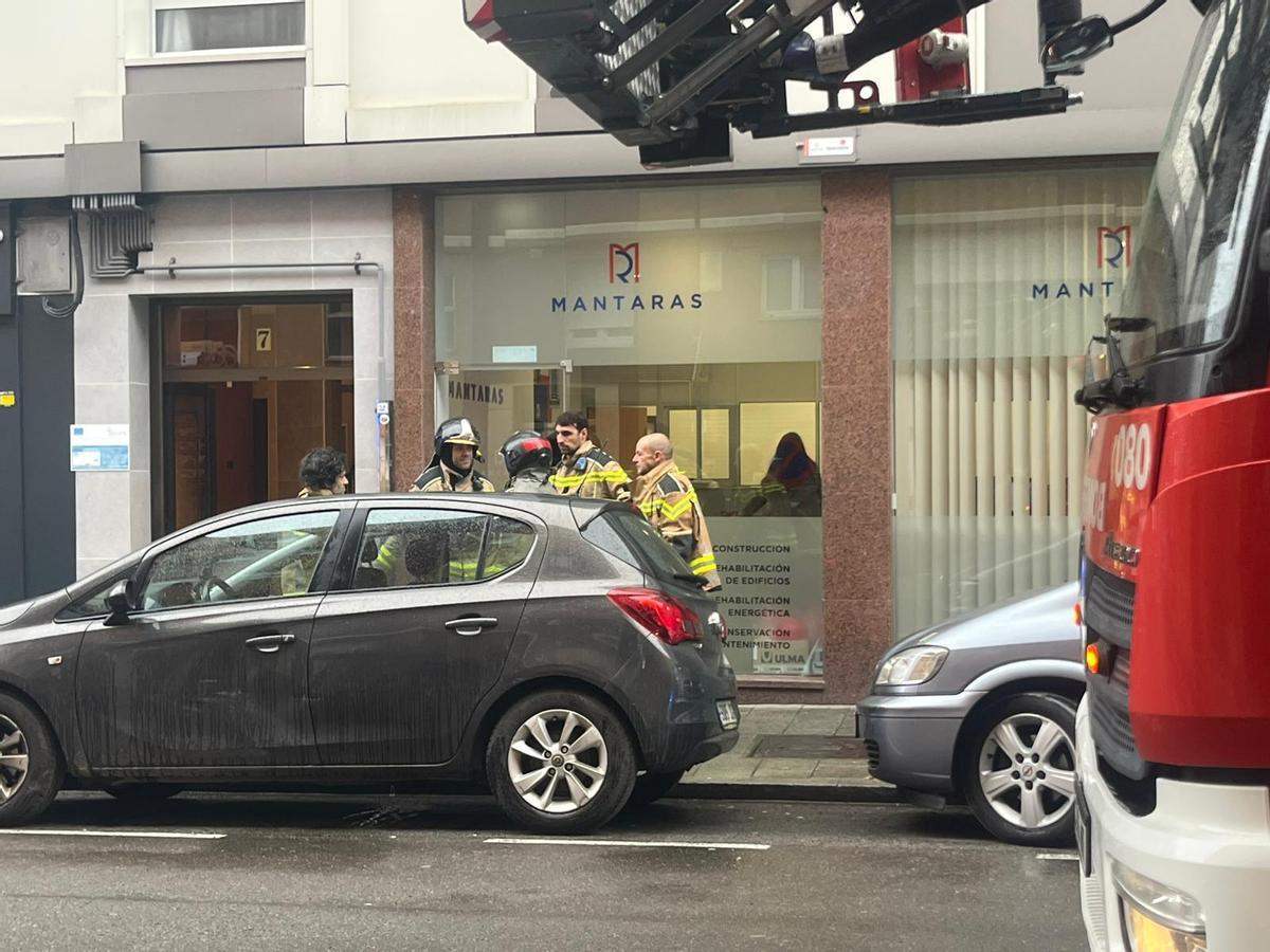 Gran despliegue por un incendio en El Llano: hubo una persona herida