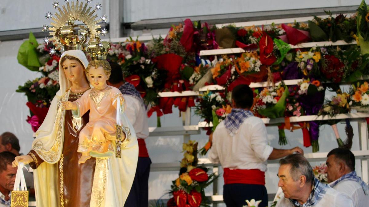 La ofrenda siempre es un acto repleto de fervor y emociones.