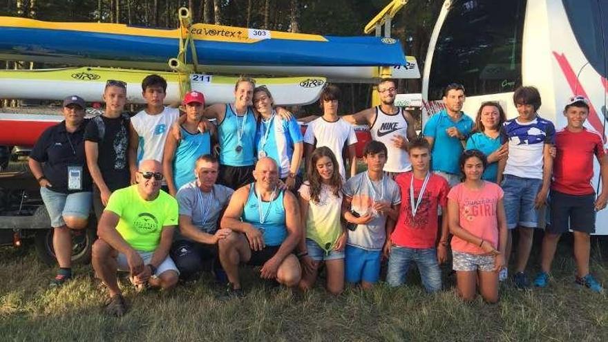 Equipo de palistas del CN Cobres presente en Cabanas. // FDV