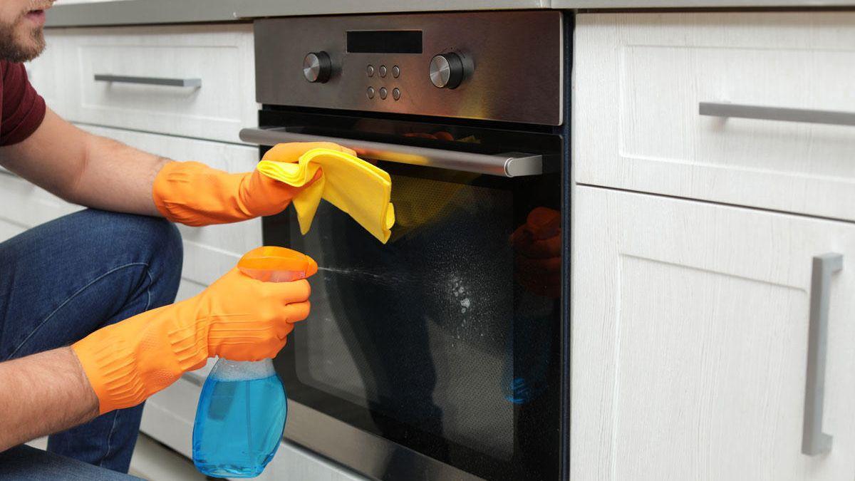 Trucos Caseros: Cómo limpiar el horno con vinagre y bicarbonato