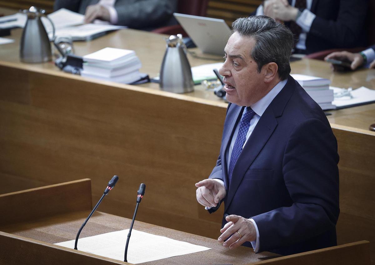 El síndic de Vox, José María Llanos, interviene en la sesión de control, este miércoles en las Corts.