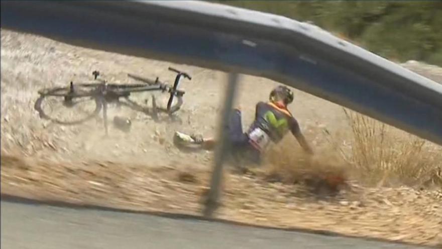 José Joaquín Rojas se rompe la tibia en una caída espeluznante en la Vuelta