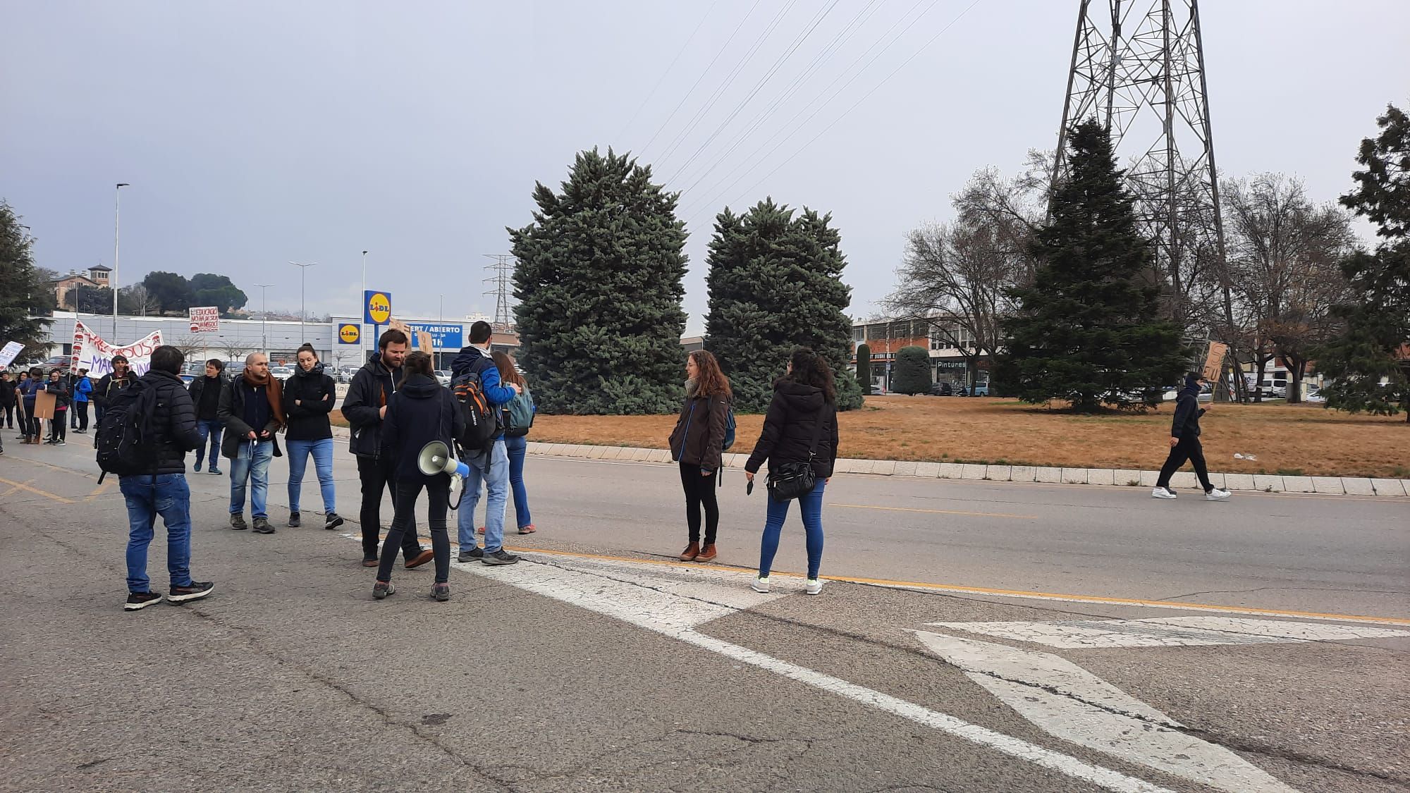 Talls de carretera a Manresa per la protesta de mestres i professors