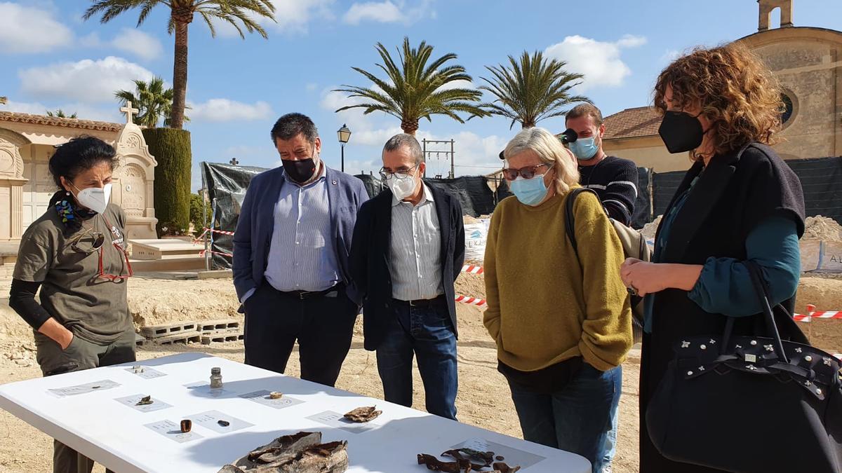 Porreres recupera 44 víctimas en las fosas del cementerio