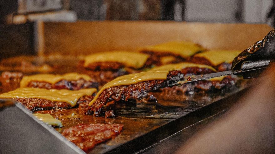 ¿Te atreverías con una burger dentro de un croissant? En Las Palmas de Gran Canaria ya es una realidad