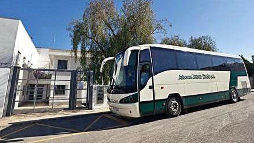 El conductor de un bus escolar da positivo en un control antidroga en Ibiza