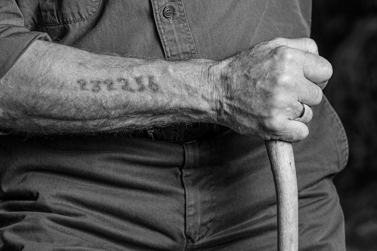 Más de 400.000 prisioneros fueron tatuados a la fuerza en Auschwitz.