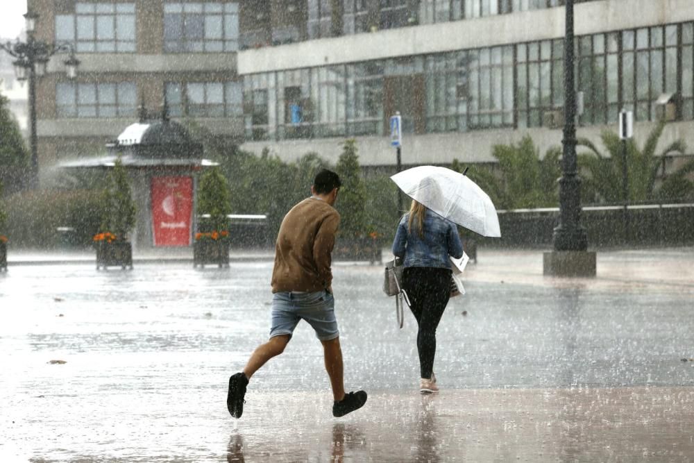 Mal tiempo en Oviedo a finales de junio