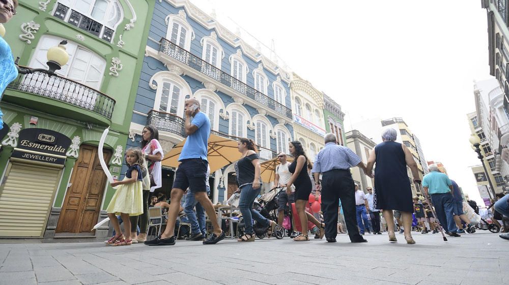 Compras en el domingo abierto de Triana, 3/09/17