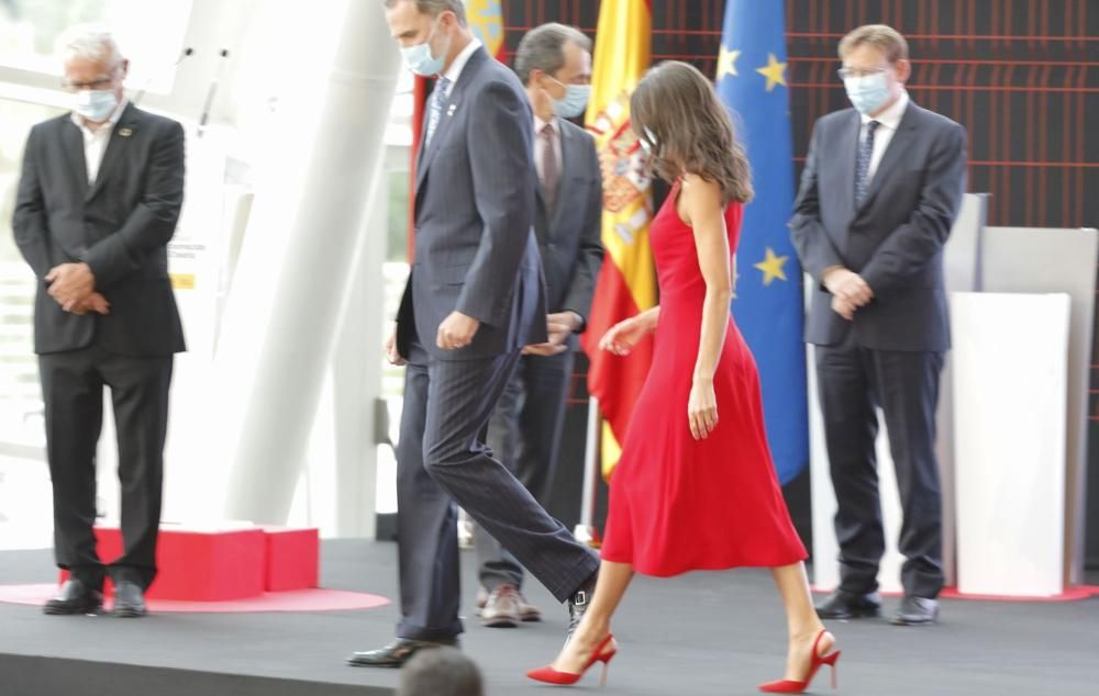 Los reyes entregan en València los Premios Naciona