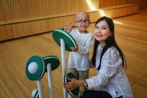 Del Kazakhstan a Barcelona: 6.000 quilòmetres per salvar el Nurali del seu tumor cerebral