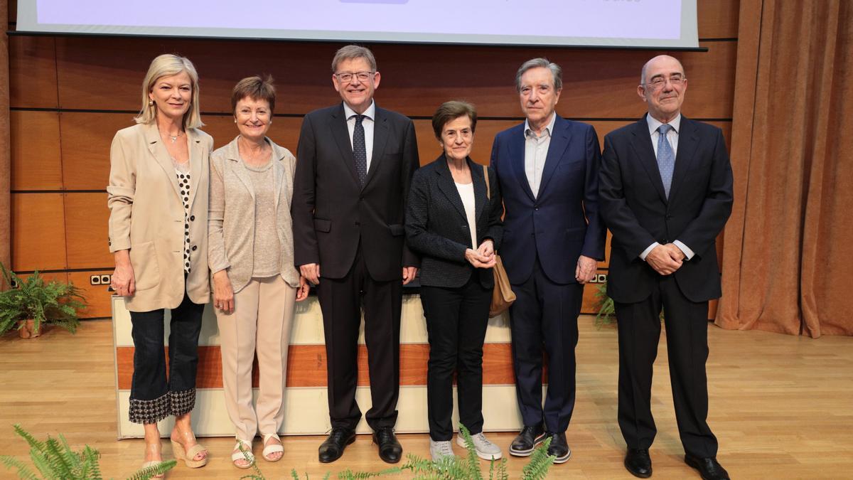 Asistentes al encuentro de Étnor, entre los que se encontraba Ximo Puig, president de la Generalitat Valenciana.