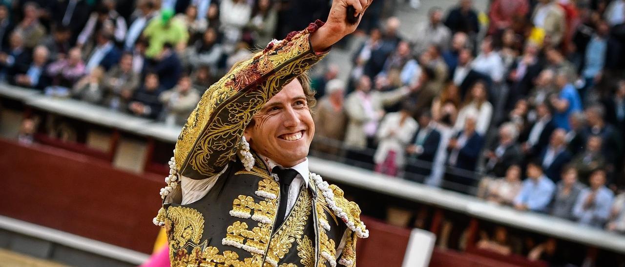 Román pasea la oreja durante la Feria de San Isidro de Madrid