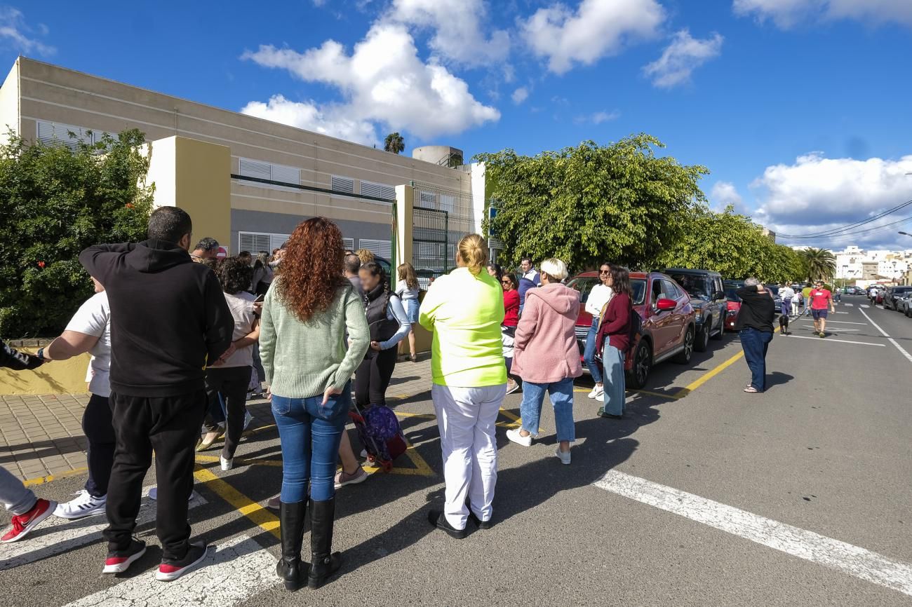 Salida de los alumnos de CEIP Orobal, en La Guitarrilla, en Santidad de Arucas, en la jornada de transporte escolar en Canarias.