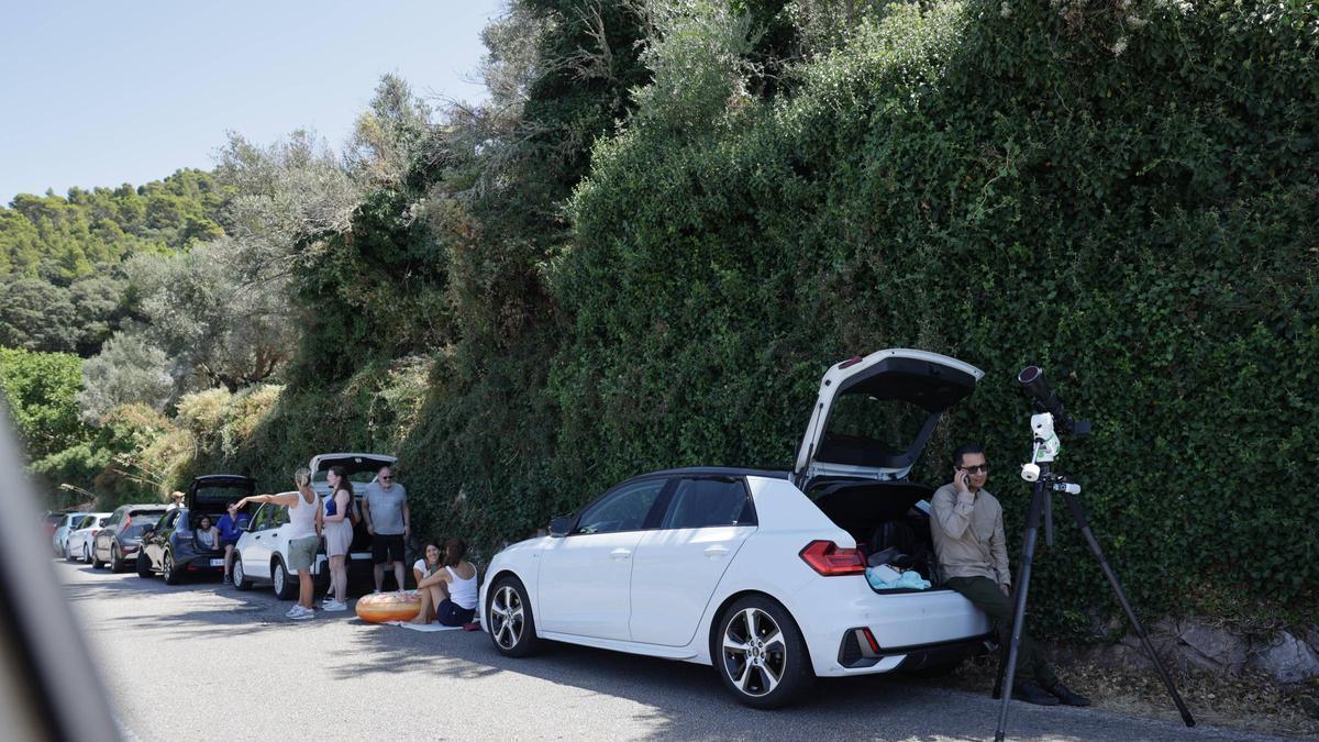 Las carreteras de la Serra están invadidas de coches desde primeras horas de la mañana