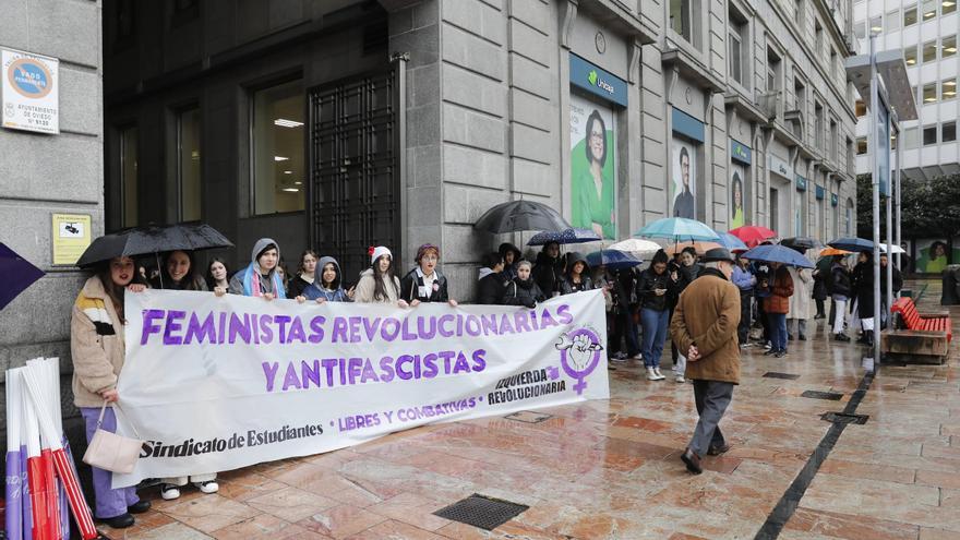 Protestas estudiantiles y manifiestos en apoyo de la mujer: así fue la mañana del 8M en Asturias