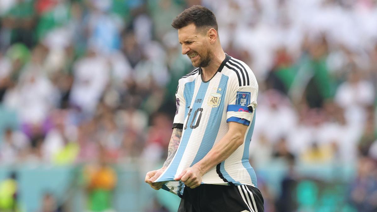 Messi desencajado durante el partido entre Argentina y Arabia Saudita.