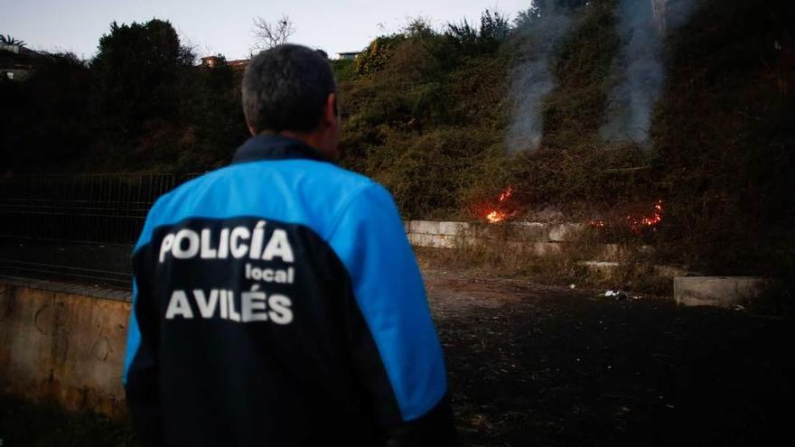 El incendio de unos matorrales en La Toba causa alarma