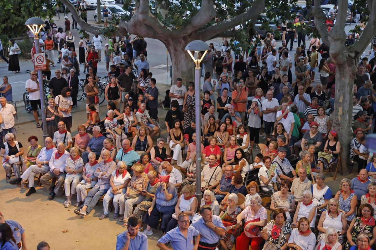 Salt. Ajuntament. Cercavila Festa Major amb els gegants de Salt i Prego dels Marrecs de Salt.