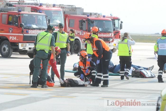 Simulan un accidente aéreo en aeropuerto