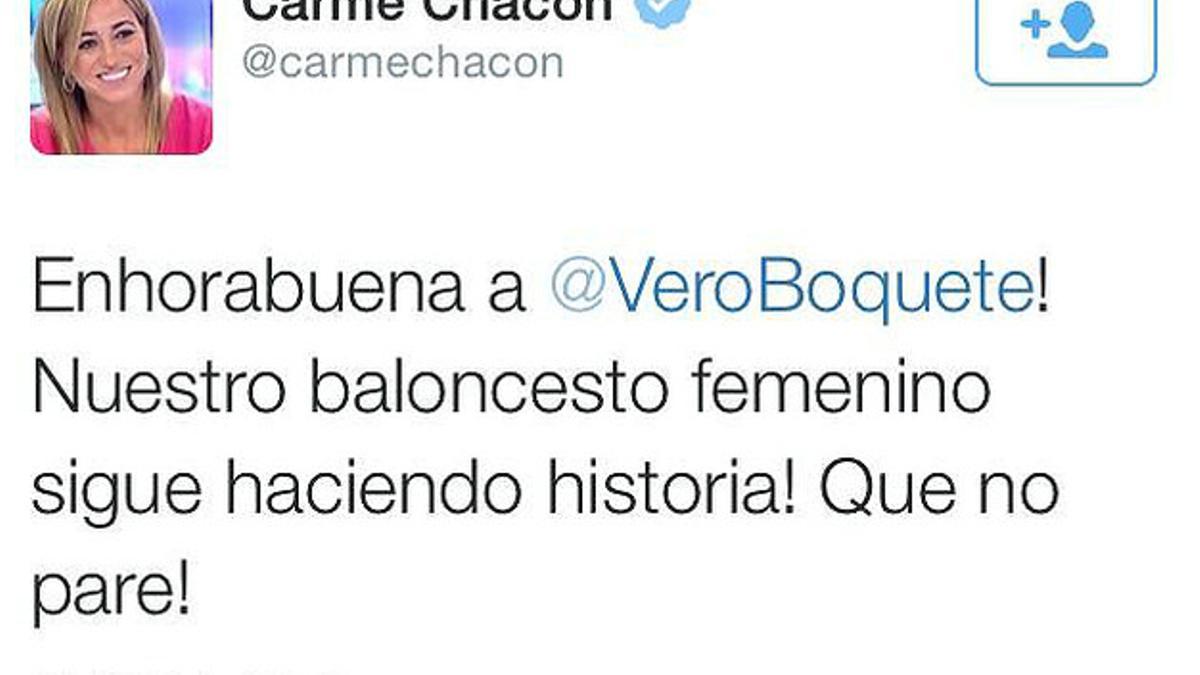 Carme Chacón se equivoca y felicita a la futbolista Vero Boquete por sus logros en el baloncesto