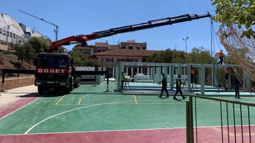 Instalación de las aulas prefabricadas.