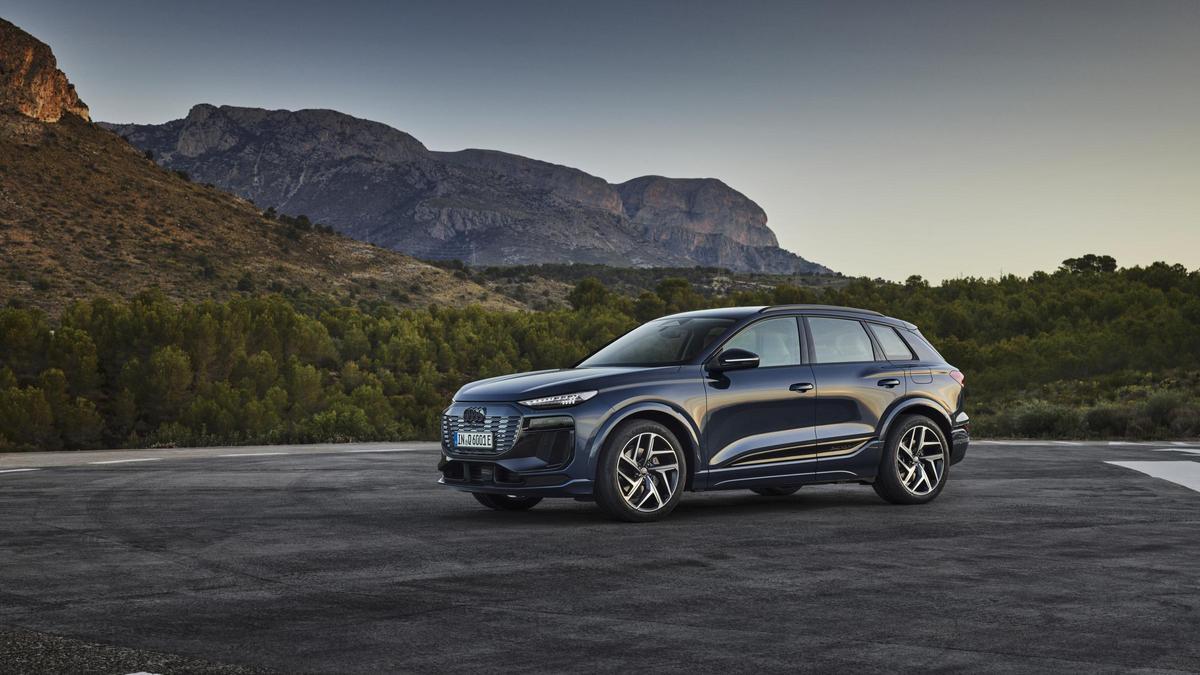 Un modelo de Audi Q6 e-tron quattro