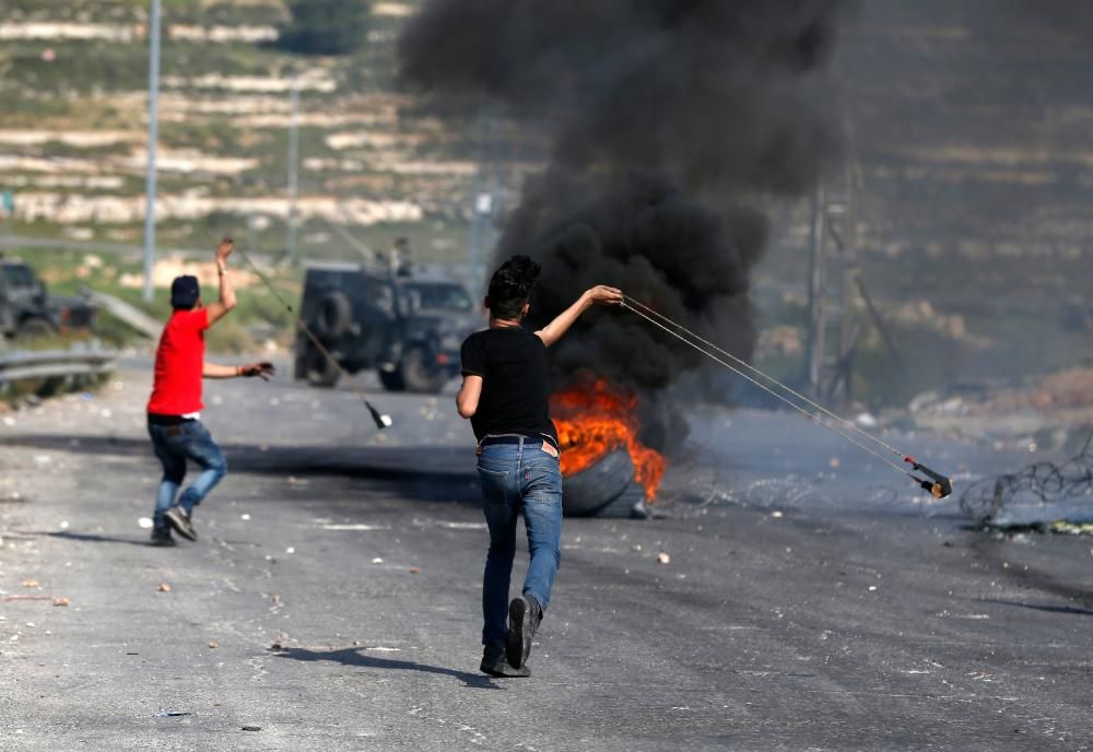 Siete palestinos murieron y unos 250 resultaron heridos por disparos de soldados israelíes durante las protestas de este viernes cerca de la frontera entre Gaza y el Estado hebreo.