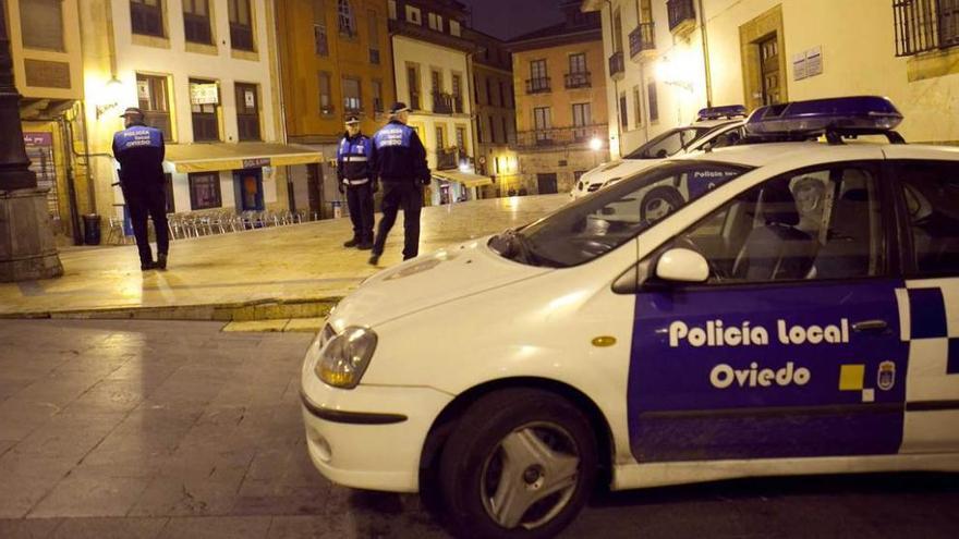 Agentes de la Policía Local de Oviedo.