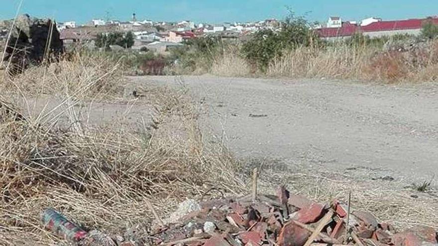 Escombrera en las inmediaciones de Fermoselle.