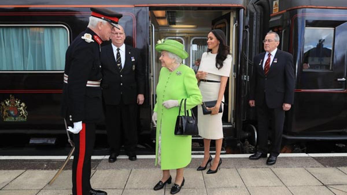 Meghan Markle con vestido de Givenchy