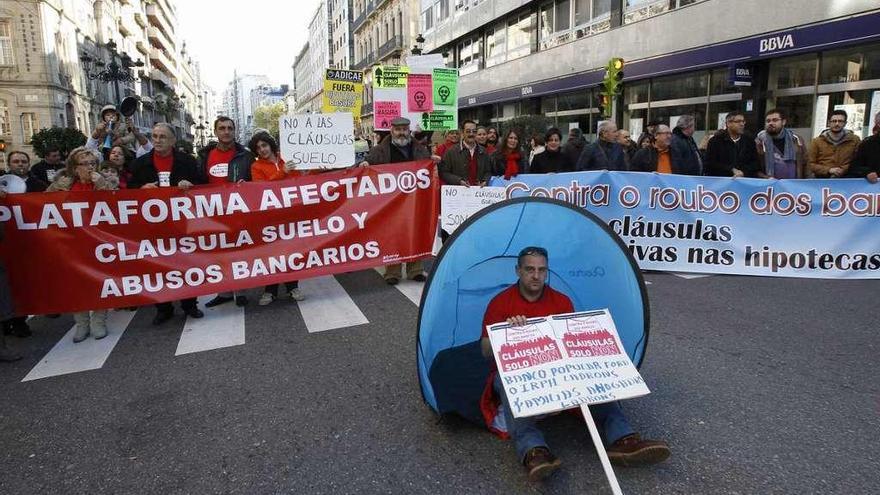 Una protesta en Galicia contra las cláusulas suelo.