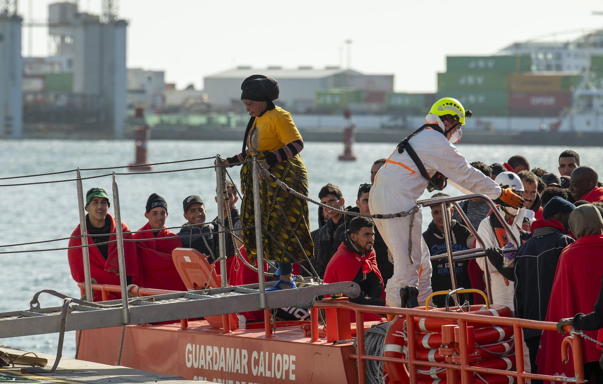 Llegada de migrantes a Puerto Naos, en Arrecife (Lanzarote)