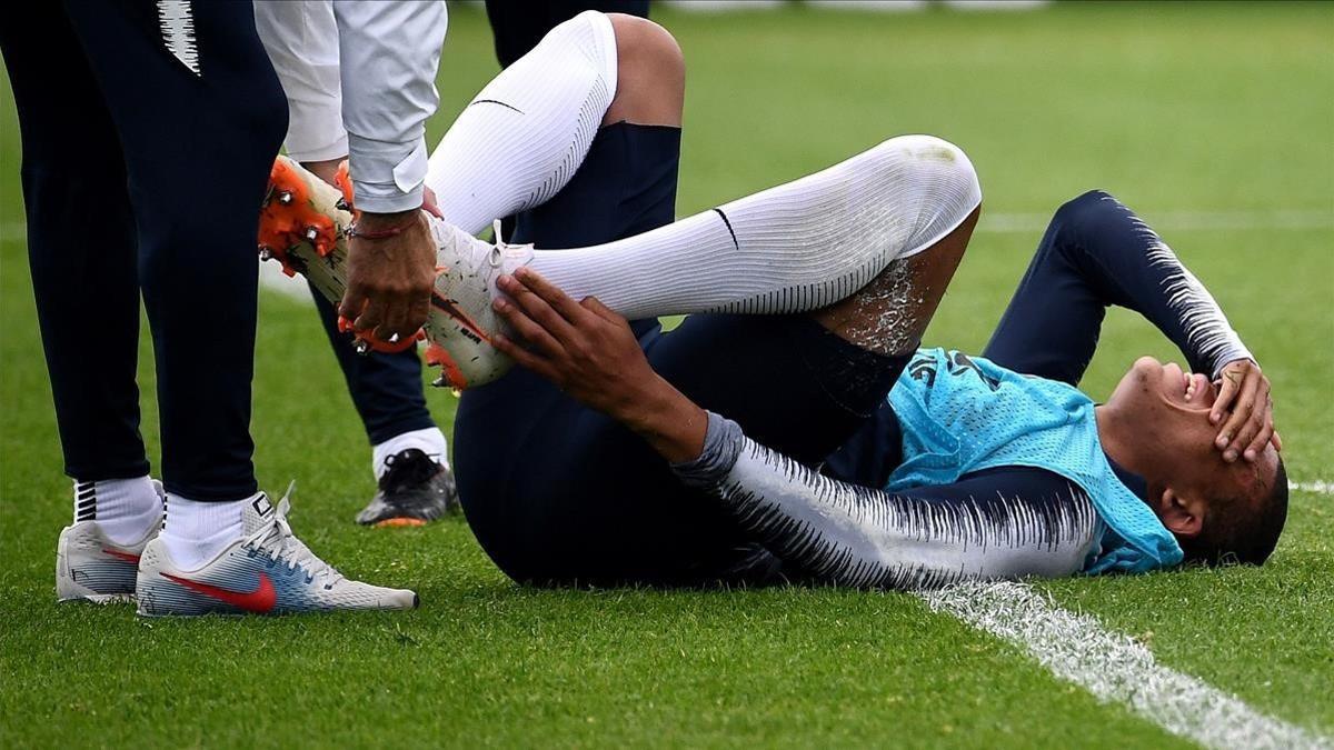 Kylian Mbappé se queja del tobillo izquierdo en la sesión de entrenamiento del martes