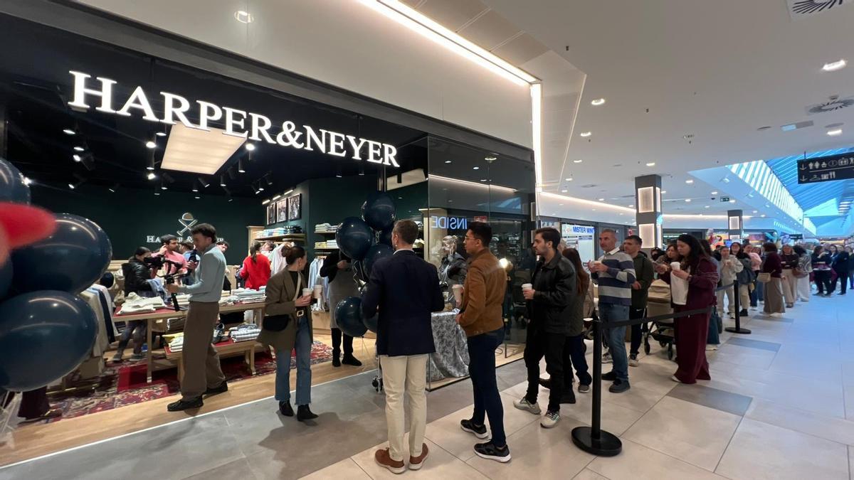 Cola en la inuguración de Harper &amp; Neyer