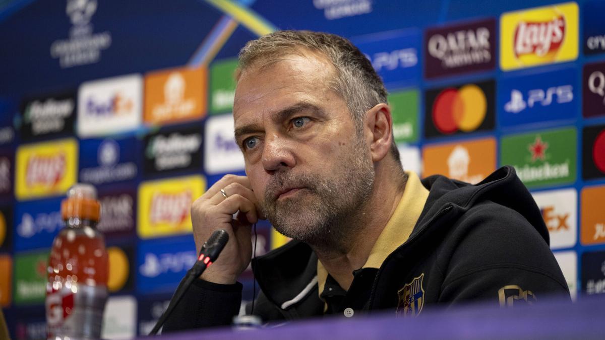 Flick, antes de una rueda de prensa en la Joan Gamper