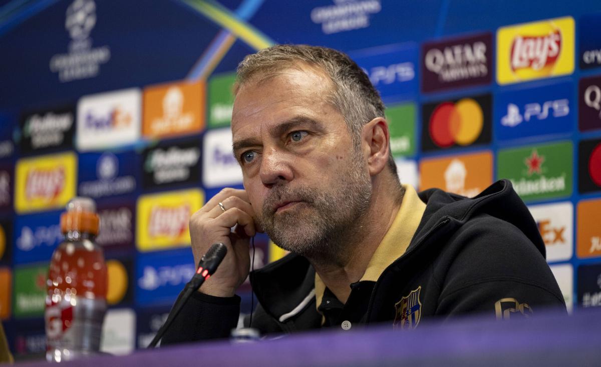 Flick, antes de una rueda de prensa en la Joan Gamper