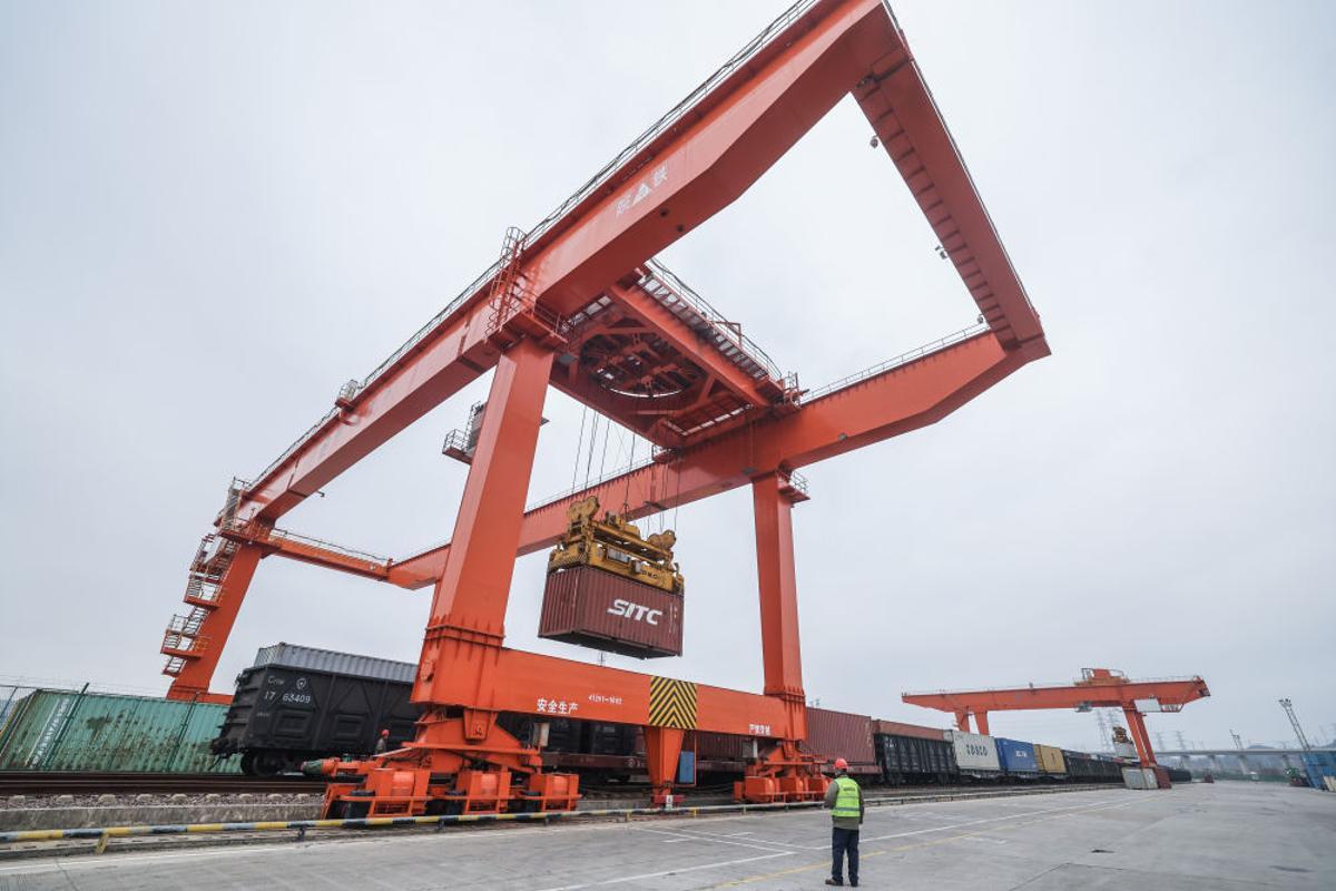 En el umbral del XV Plan Quinquenal: gobernanza, tecnología  y estabilidad en un Mundo en conflicto