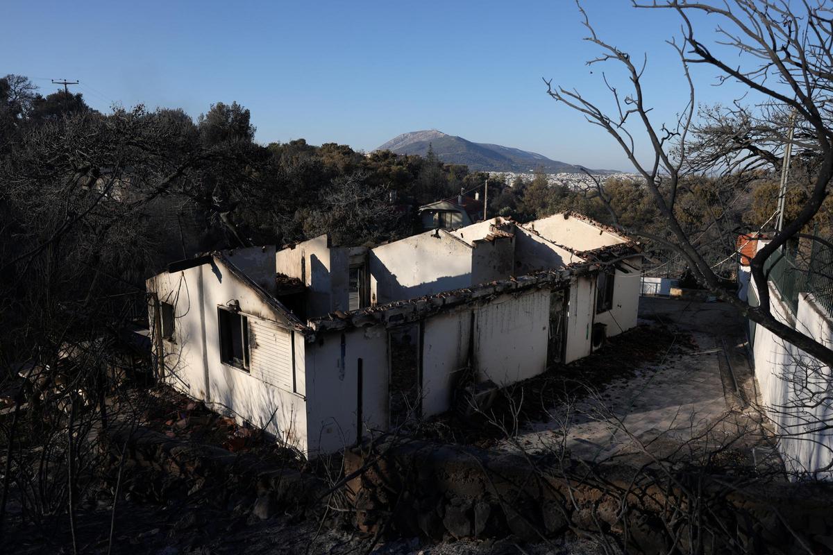 Grecia intensifica su lucha contra el fuego