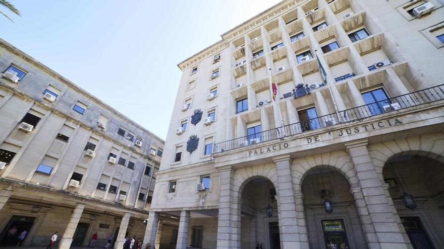 Condenados a prisión el padre y el padrastro de una menor de Sevilla por agredirla sexualmente