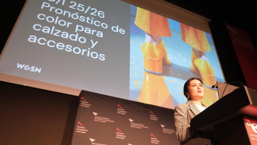 El zapato de 2026: detalles metálicos y tonos brillantes