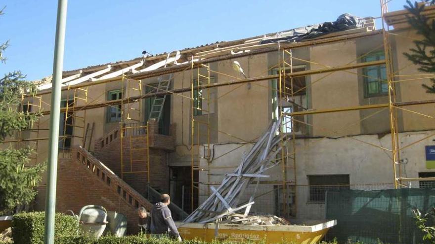 Trabajos de rehabilitación del albergue del peregrino en Pobladura del Valle, en septiembre del año 2010.