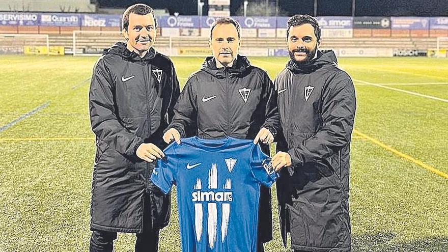 El tècnic Agustín Isabel, amb Daniel Cardeñoso i Aleix Vall