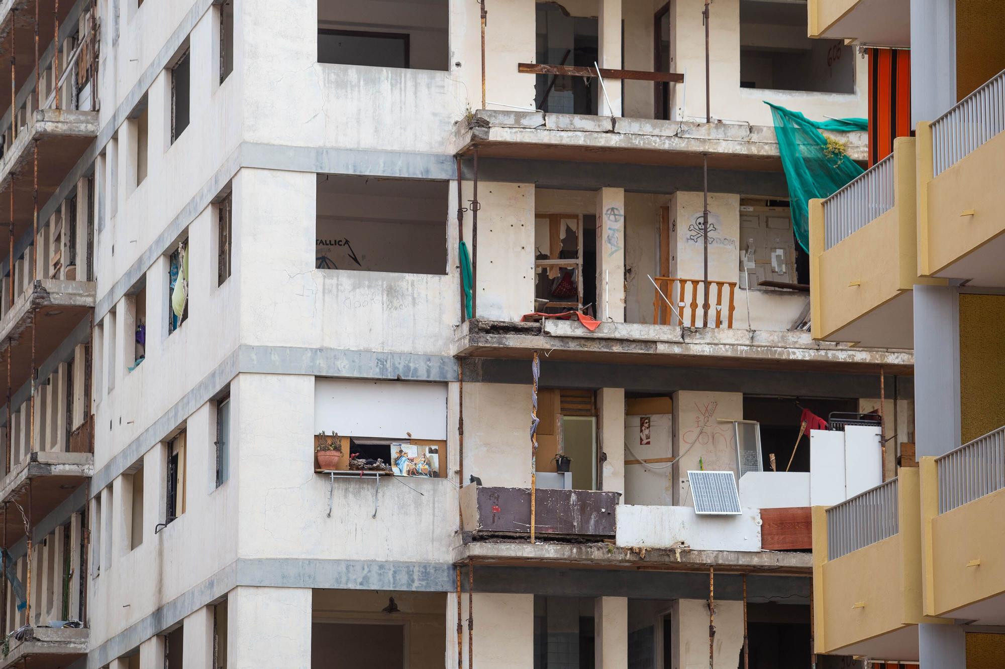 Okupas y basura en el edificio Iders