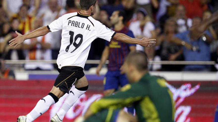 Pablo celebra el segundo gol, que estuvo a punto de significar la victoria del Valencia
