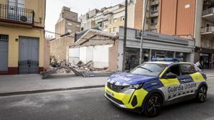 Horas después del desalojo, se procedió a la demolición de la antigua nave. 