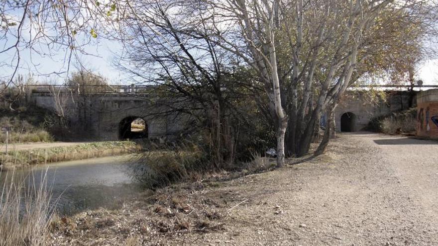 Hallan un cadáver flotando en el Canal Imperial de Aragón