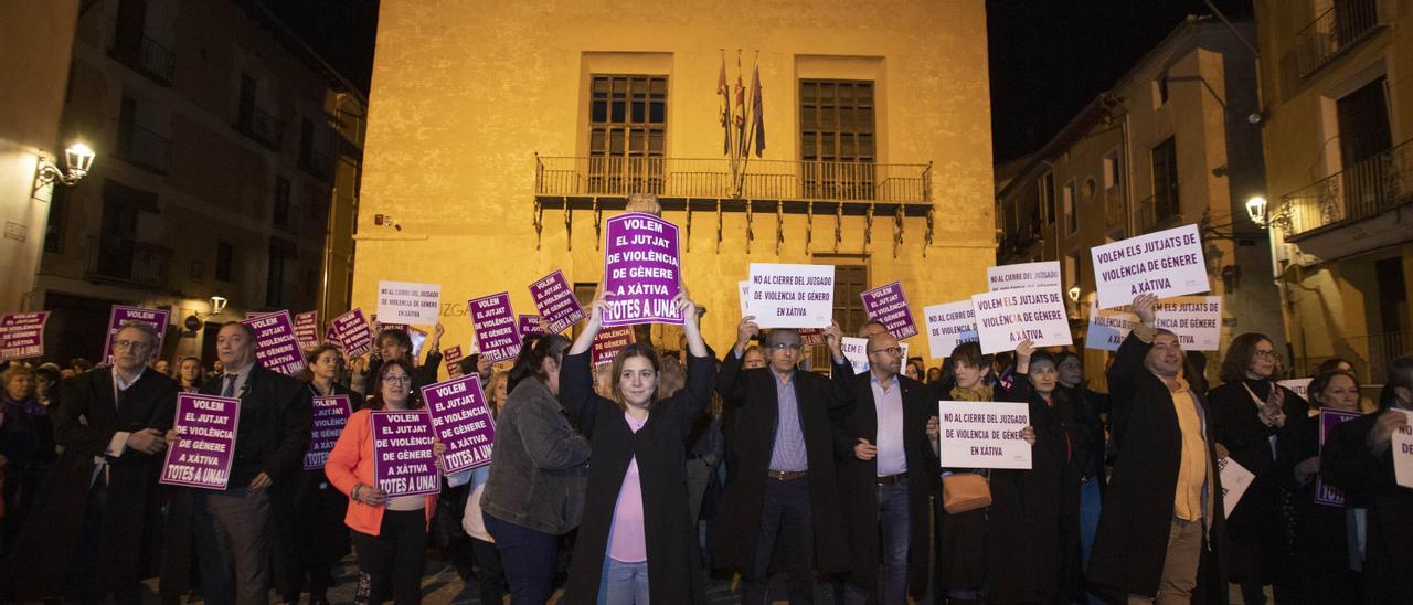 Manifestación en Xàtiva en noviembre contra la retirada de competencias de violencia machista.